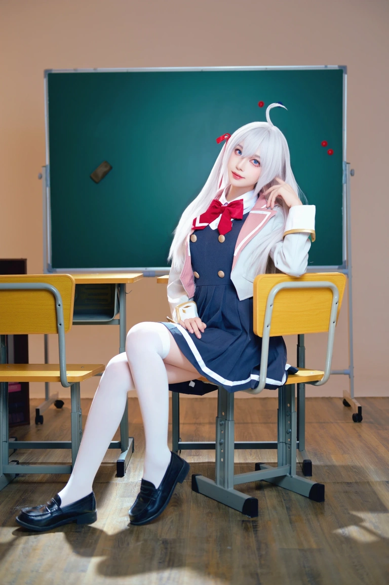 Shika小鹿鹿《邻座艾莉同学》主题写真：38张全套美图，含2个视频