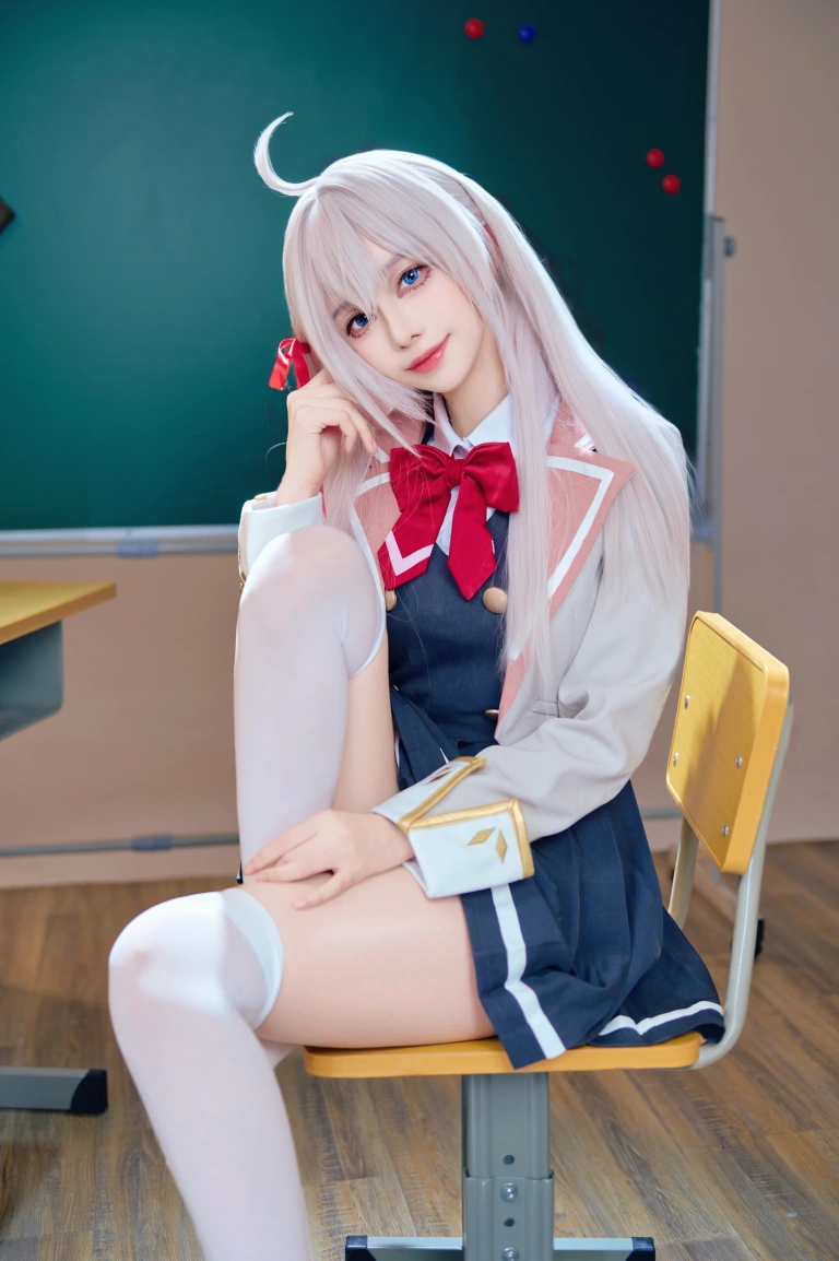 Shika小鹿鹿《邻座艾莉同学》主题写真：38张全套美图，含2个视频