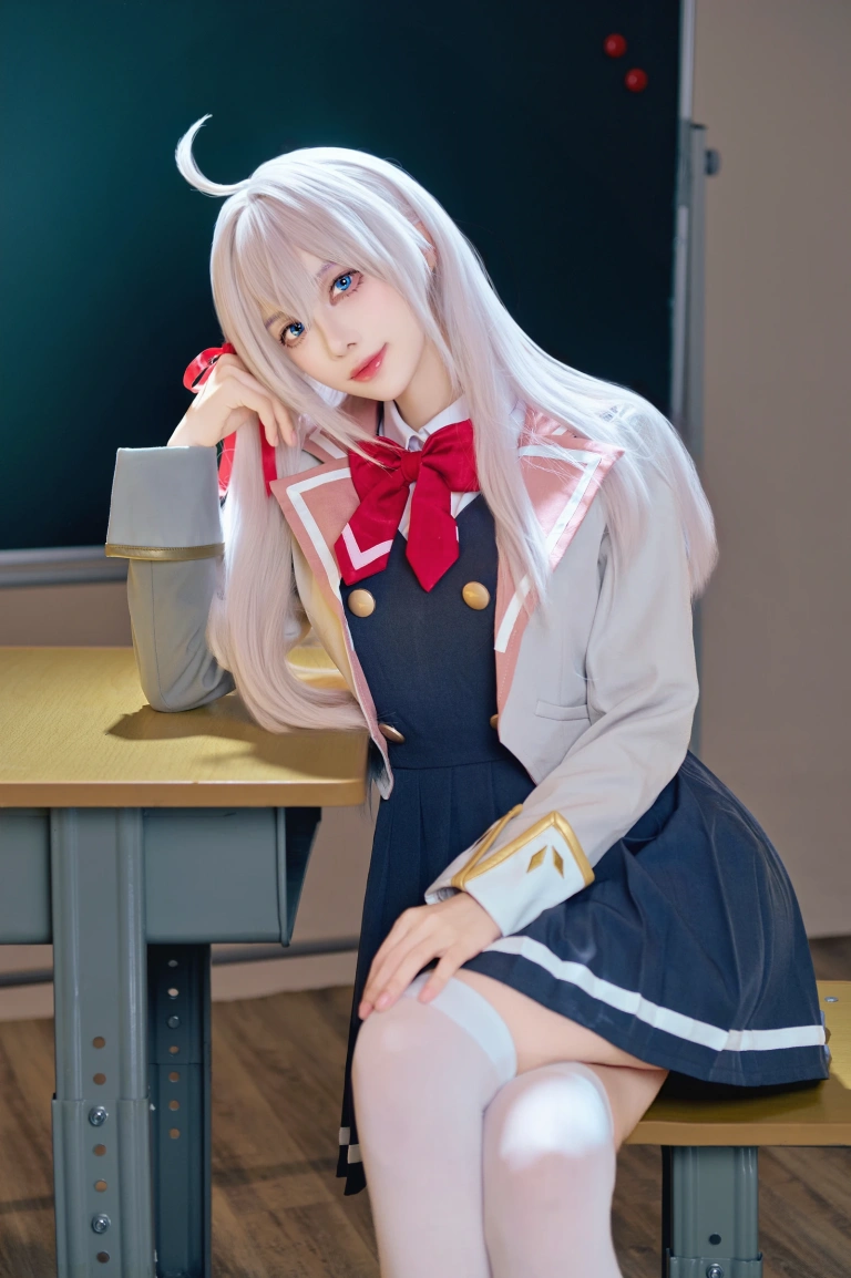 Shika小鹿鹿《邻座艾莉同学》主题写真：38张全套美图，含2个视频