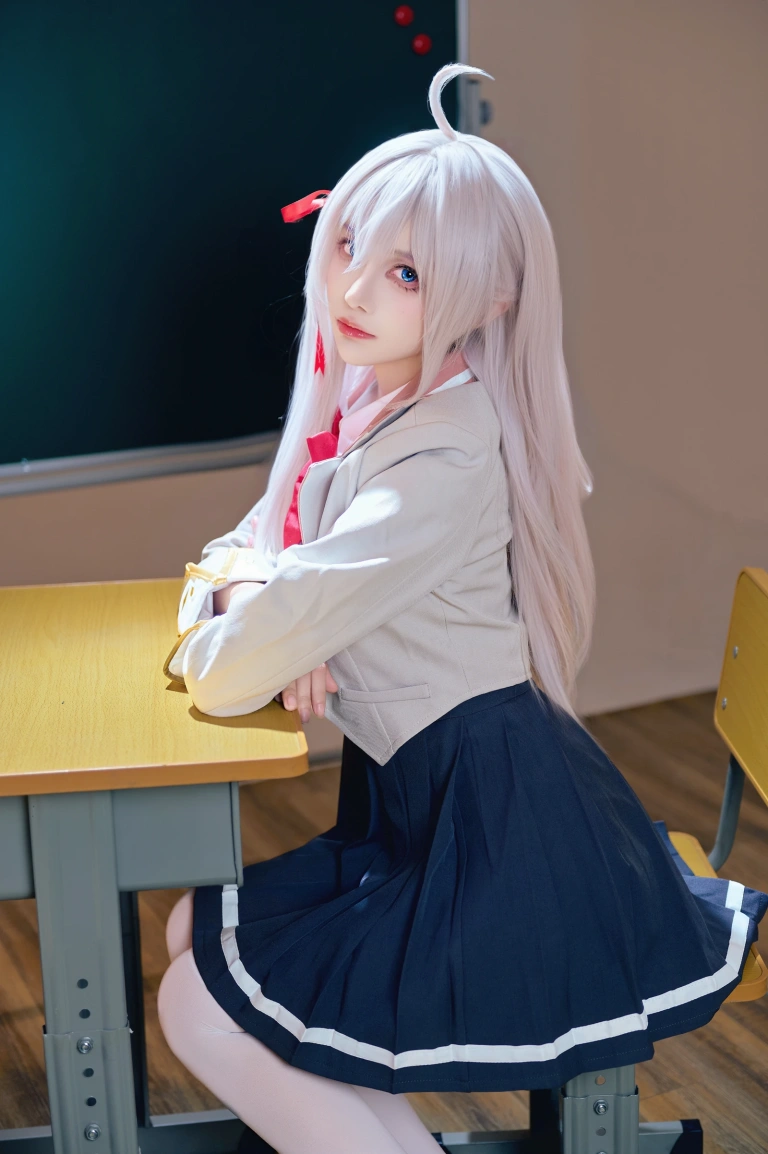 Shika小鹿鹿《邻座艾莉同学》主题写真：38张全套美图，含2个视频