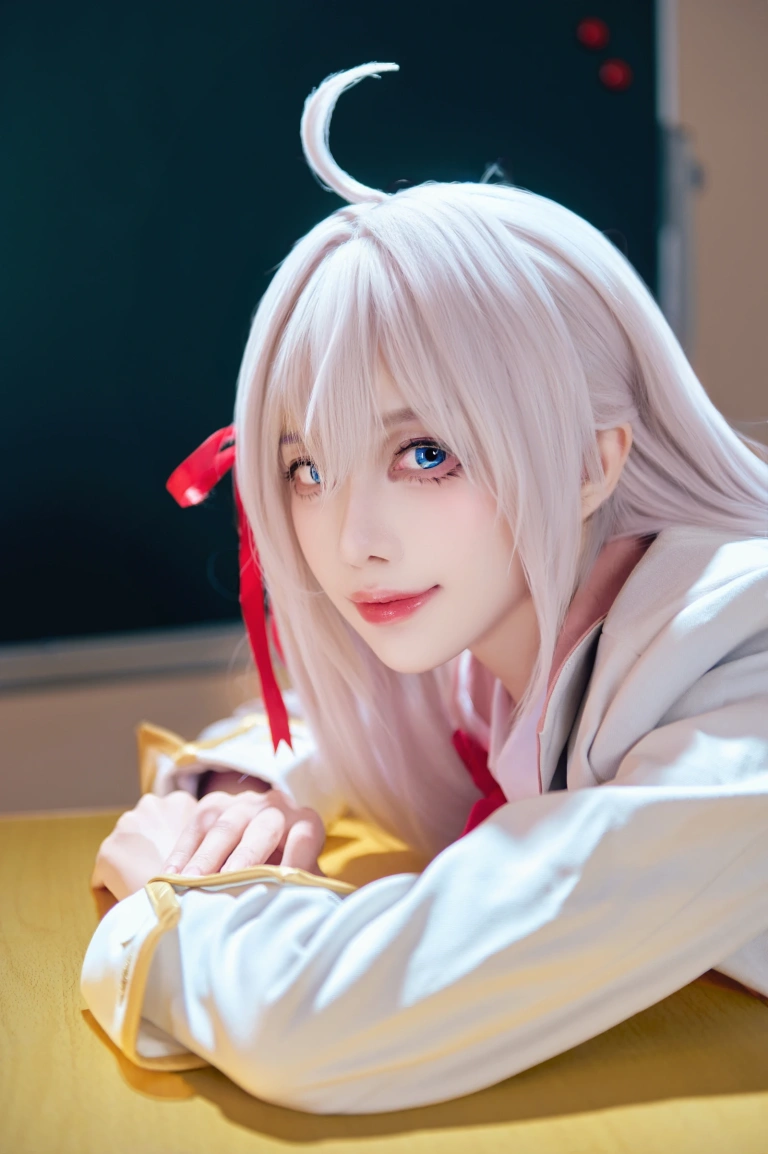 Shika小鹿鹿《邻座艾莉同学》主题写真：38张全套美图，含2个视频