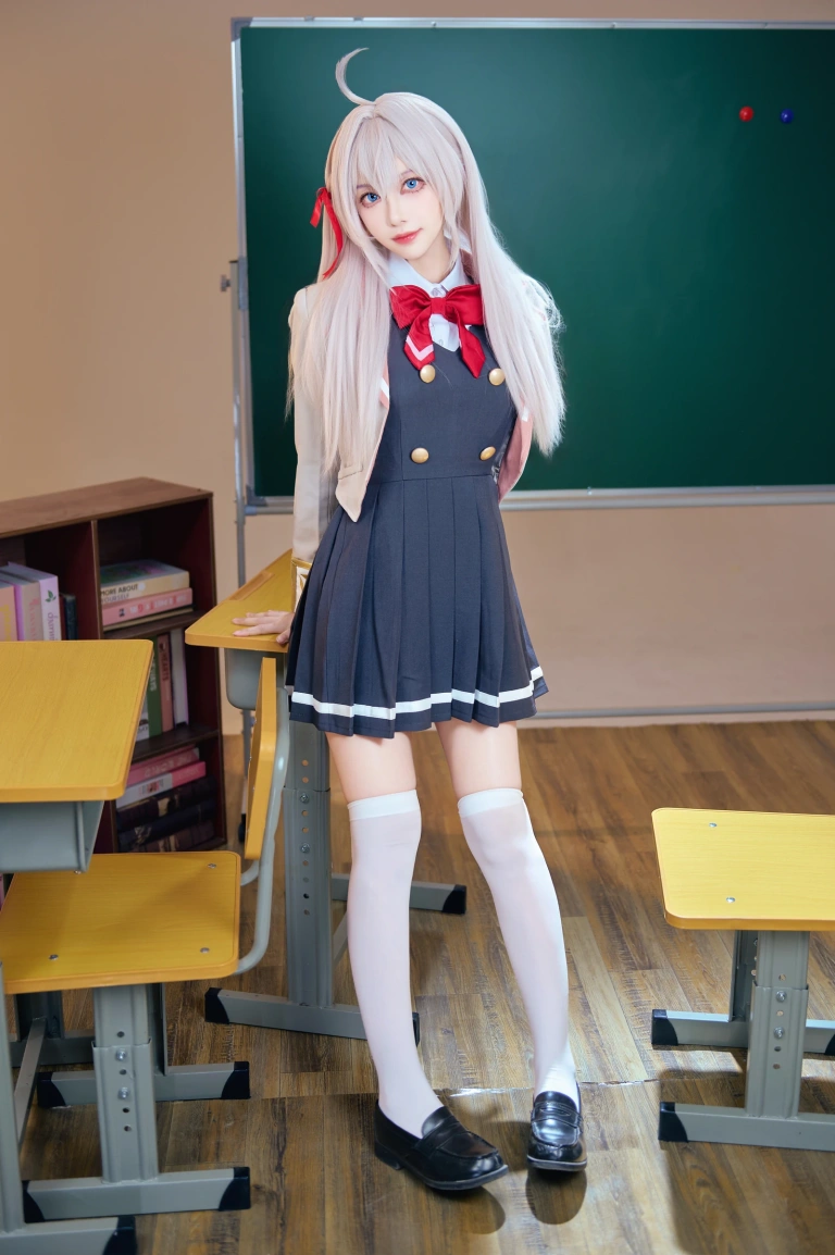 Shika小鹿鹿《邻座艾莉同学》主题写真：38张全套美图，含2个视频