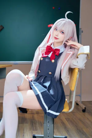 Shika小鹿鹿《邻座艾莉同学》主题写真：38张全套美图，含2个视频