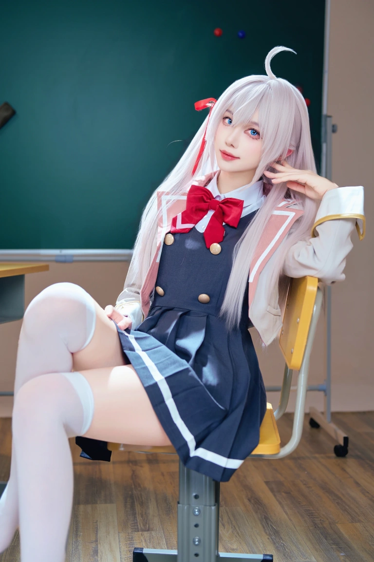 Shika小鹿鹿《邻座艾莉同学》主题写真：38张全套美图，含2个视频