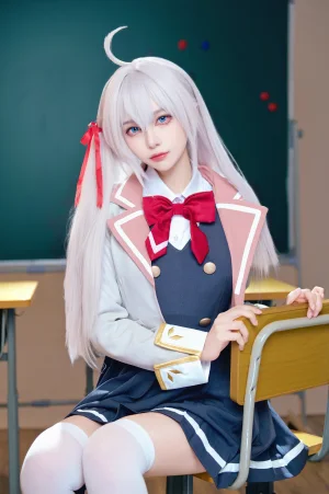 Shika小鹿鹿《邻座艾莉同学》主题写真：38张全套美图，含2个视频