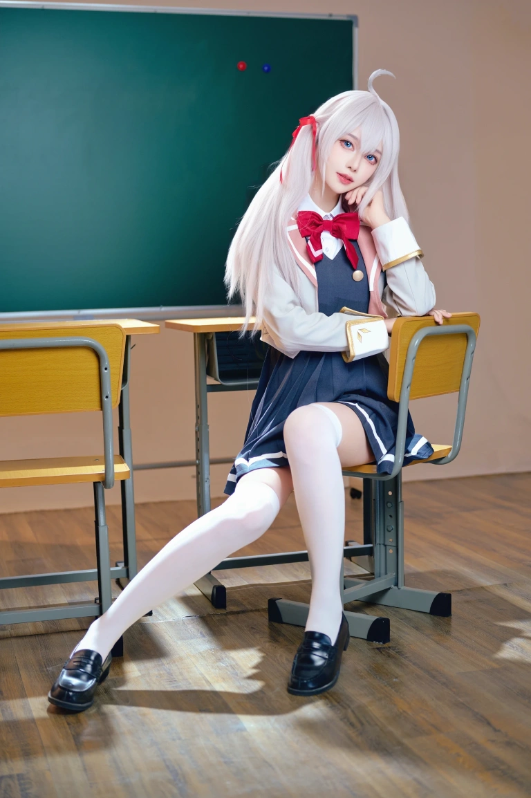 Shika小鹿鹿《邻座艾莉同学》主题写真：38张全套美图，含2个视频