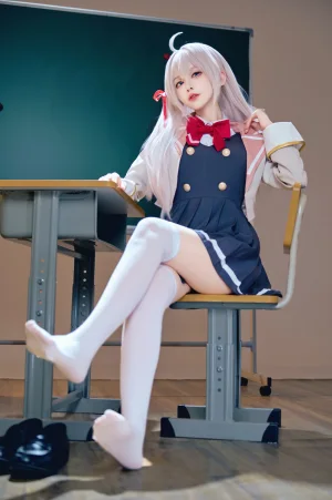 Shika小鹿鹿《邻座艾莉同学》主题写真：38张全套美图，含2个视频