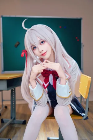 Shika小鹿鹿《邻座艾莉同学》主题写真：38张全套美图，含2个视频