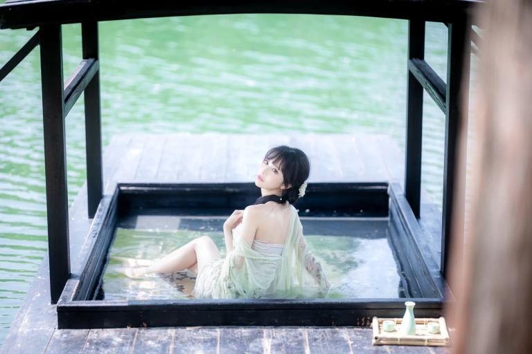 Shika小鹿鹿《江南水色》主题写真：65张全套美图，含3个视频
