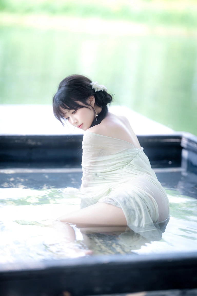 Shika小鹿鹿《江南水色》主题写真：65张全套美图，含3个视频