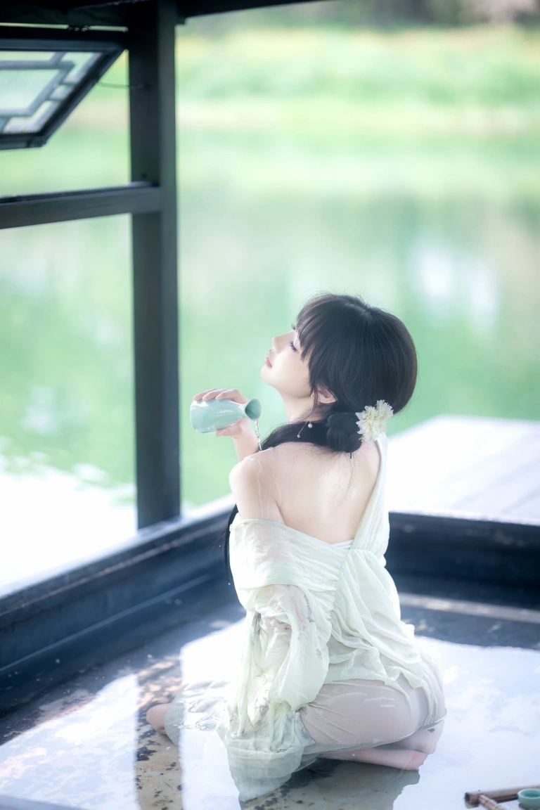 Shika小鹿鹿《江南水色》主题写真：65张全套美图，含3个视频