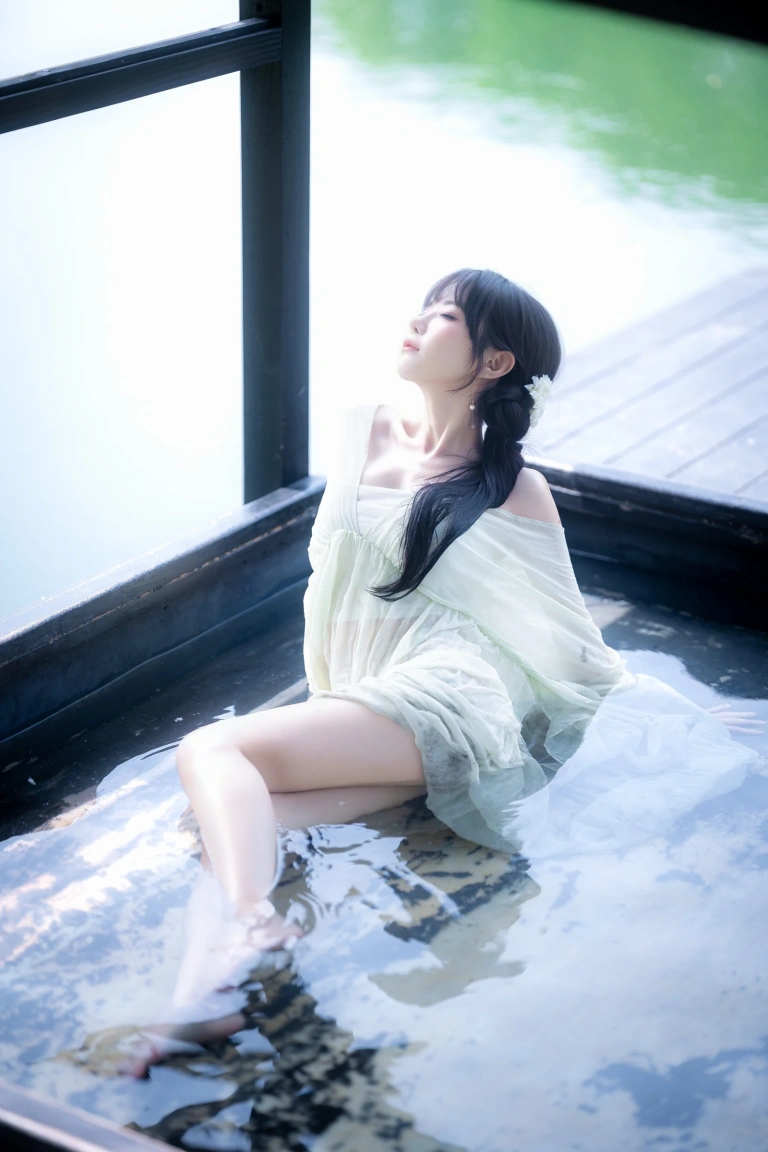 Shika小鹿鹿《江南水色》主题写真：65张全套美图，含3个视频
