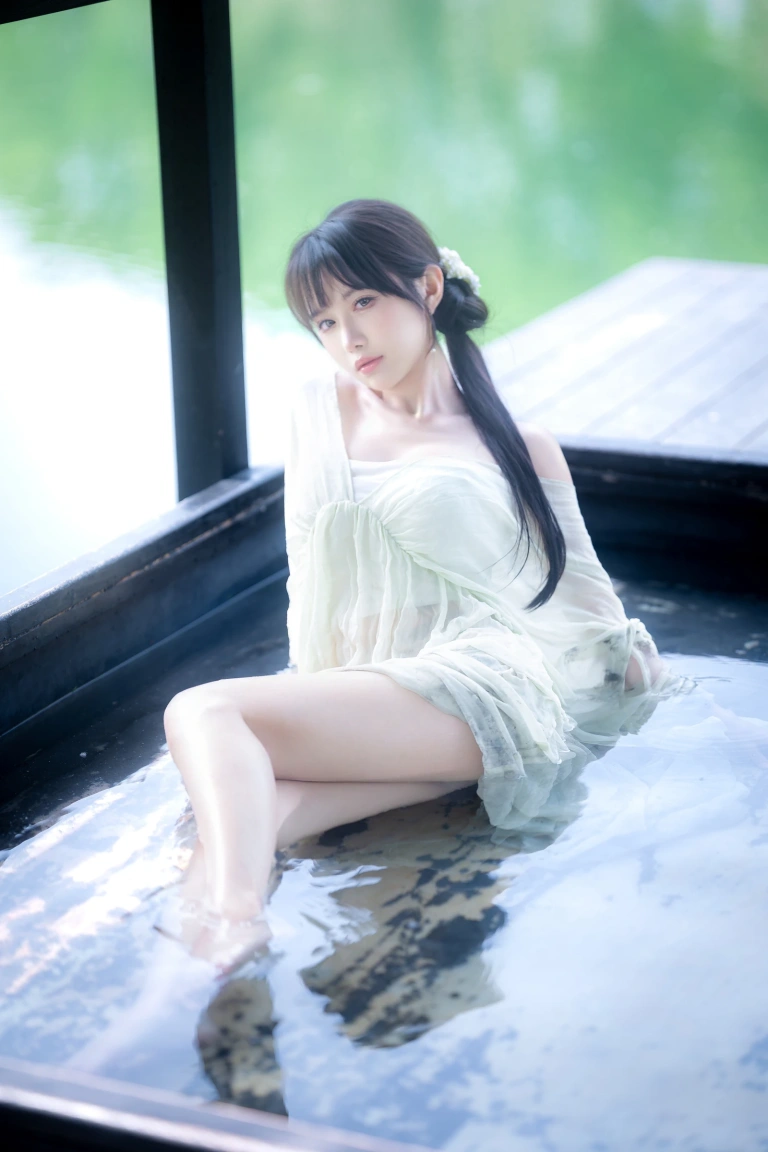 Shika小鹿鹿《江南水色》主题写真：65张全套美图，含3个视频