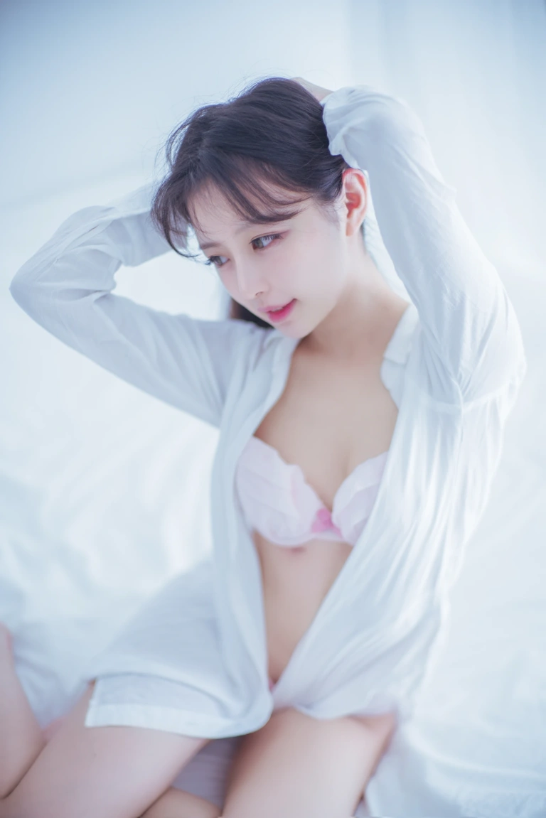 Shika小鹿鹿《白衬衣》主题写真：13张全套美图