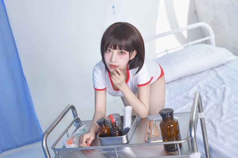 Shika小鹿鹿《保健室》主题写真：12张全套美图