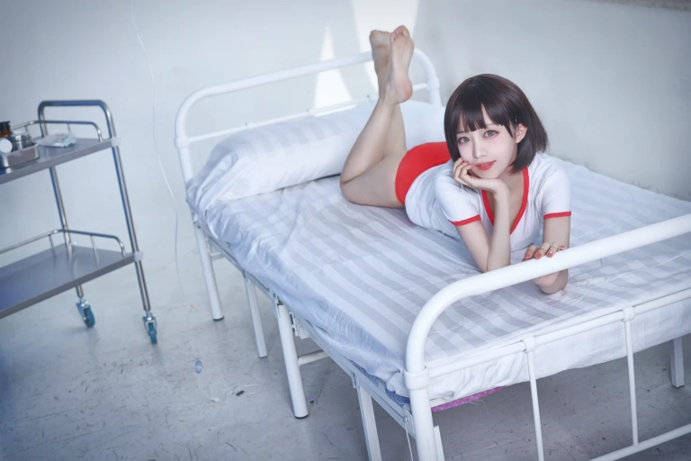 Shika小鹿鹿《保健室》主题写真：12张全套美图