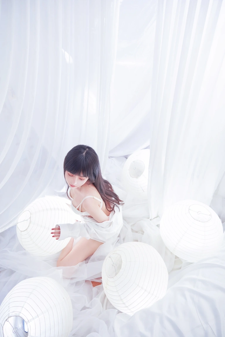 Shika小鹿鹿《纯白》主题写真：18张全套美图