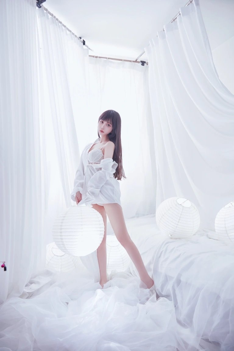 Shika小鹿鹿《纯白》主题写真：18张全套美图