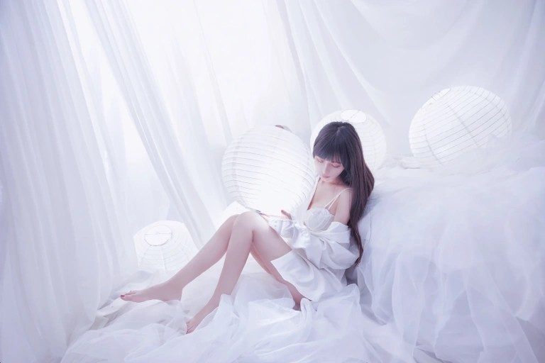 Shika小鹿鹿《纯白》主题写真：18张全套美图