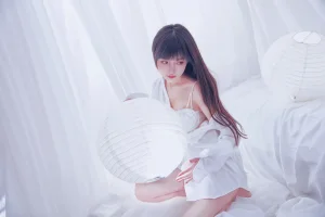 Shika小鹿鹿《纯白》主题写真：18张全套美图
