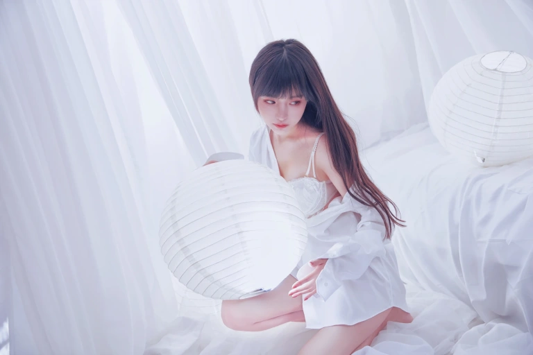 Shika小鹿鹿《纯白》主题写真：18张全套美图