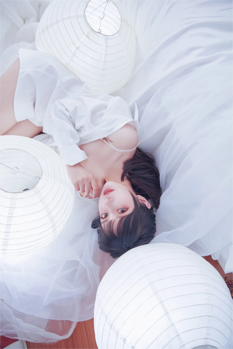 Shika小鹿鹿《纯白》主题写真：18张全套美图