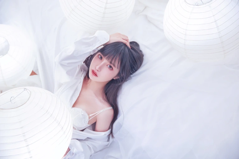 Shika小鹿鹿《纯白》主题写真：18张全套美图