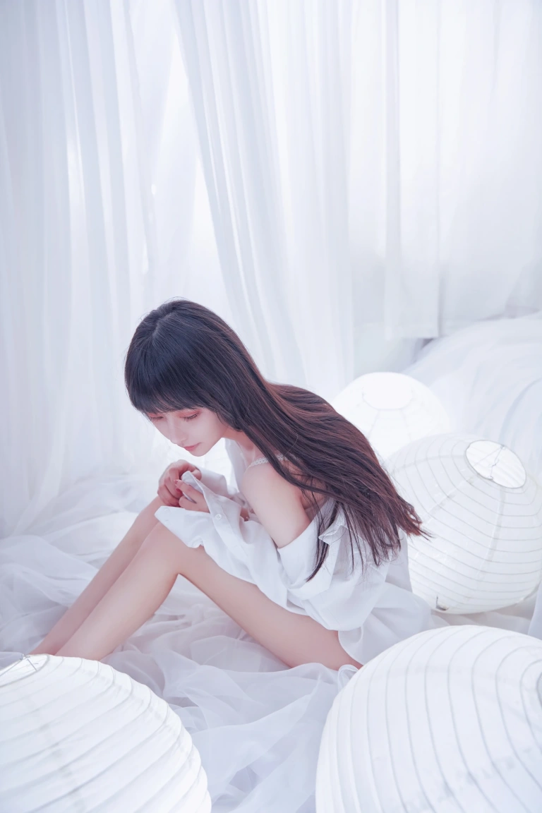 Shika小鹿鹿《纯白》主题写真：18张全套美图