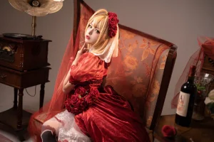 Shika小鹿鹿《尼禄礼服》主题写真：15张全套美图