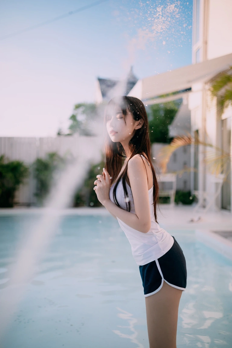 Shika小鹿鹿《夏日合集》主题写真：15张全套美图