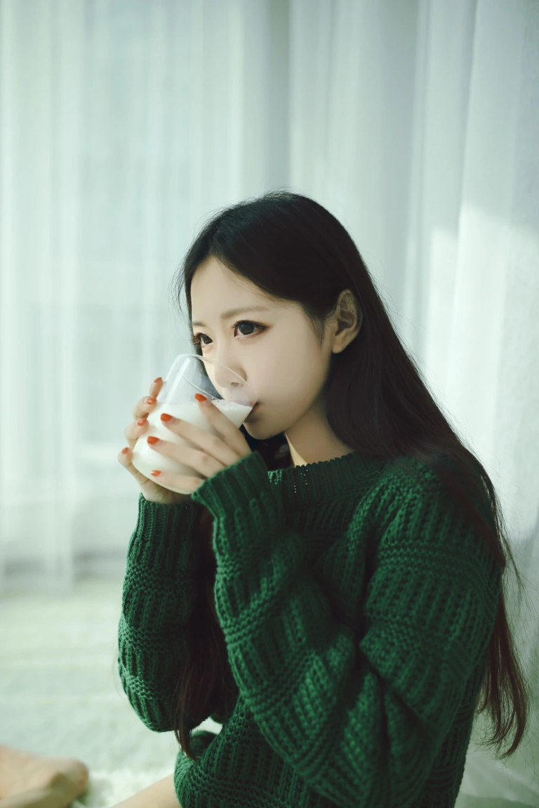 Shika小鹿鹿《写真02》主题写真：14张全套美图