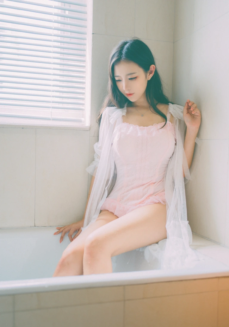Shika小鹿鹿《浴池》主题写真：9张全套美图