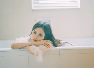 Shika小鹿鹿《浴池》主题写真：9张全套美图