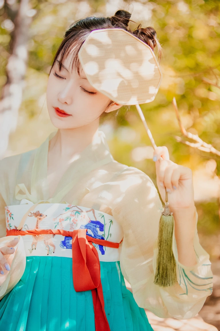 Shika小鹿鹿《中秋》主题写真：18张全套美图