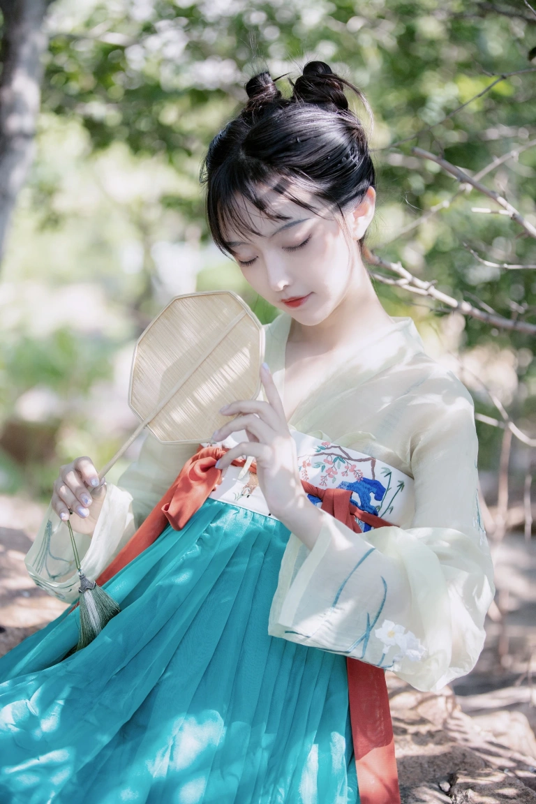 Shika小鹿鹿《中秋》主题写真：18张全套美图