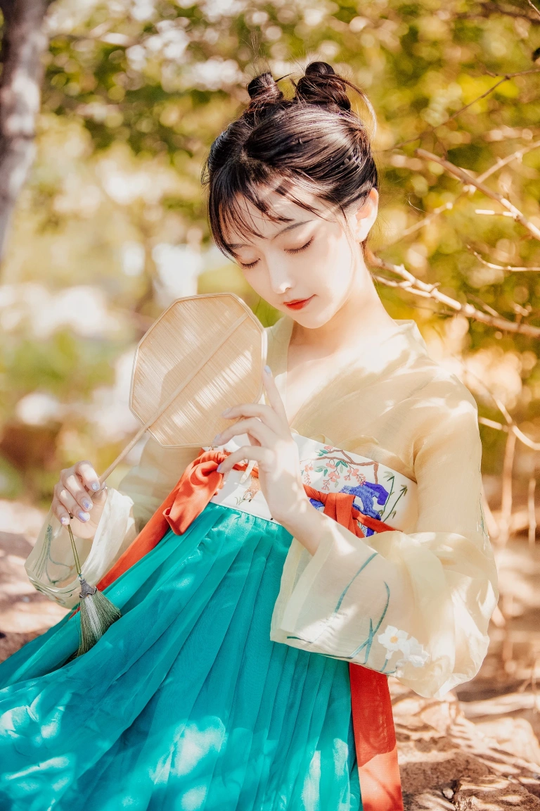 Shika小鹿鹿《中秋》主题写真：18张全套美图