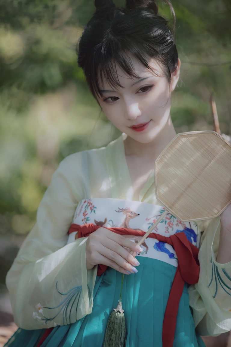 Shika小鹿鹿《中秋》主题写真：18张全套美图