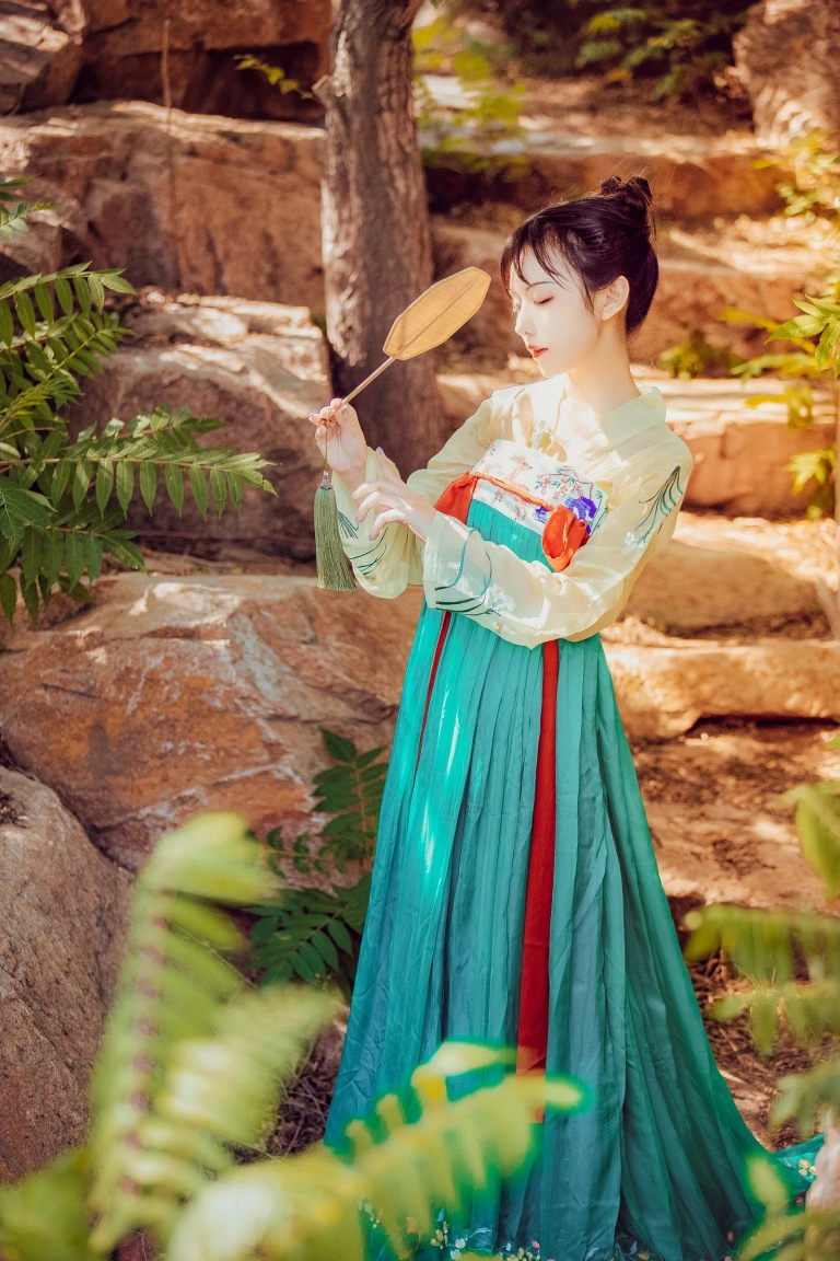 Shika小鹿鹿《中秋》主题写真：18张全套美图