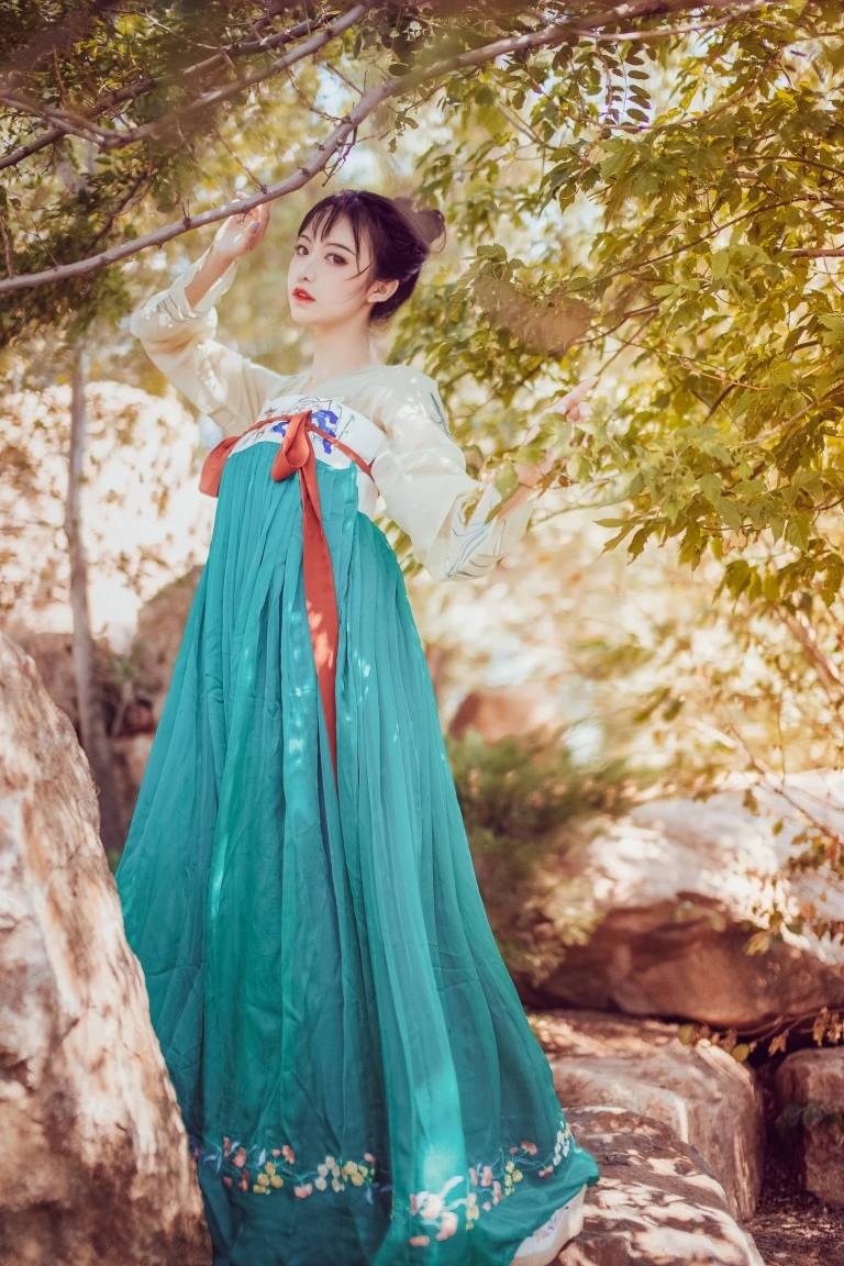 Shika小鹿鹿《中秋》主题写真：18张全套美图
