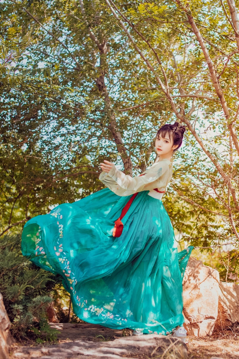 Shika小鹿鹿《中秋》主题写真：18张全套美图