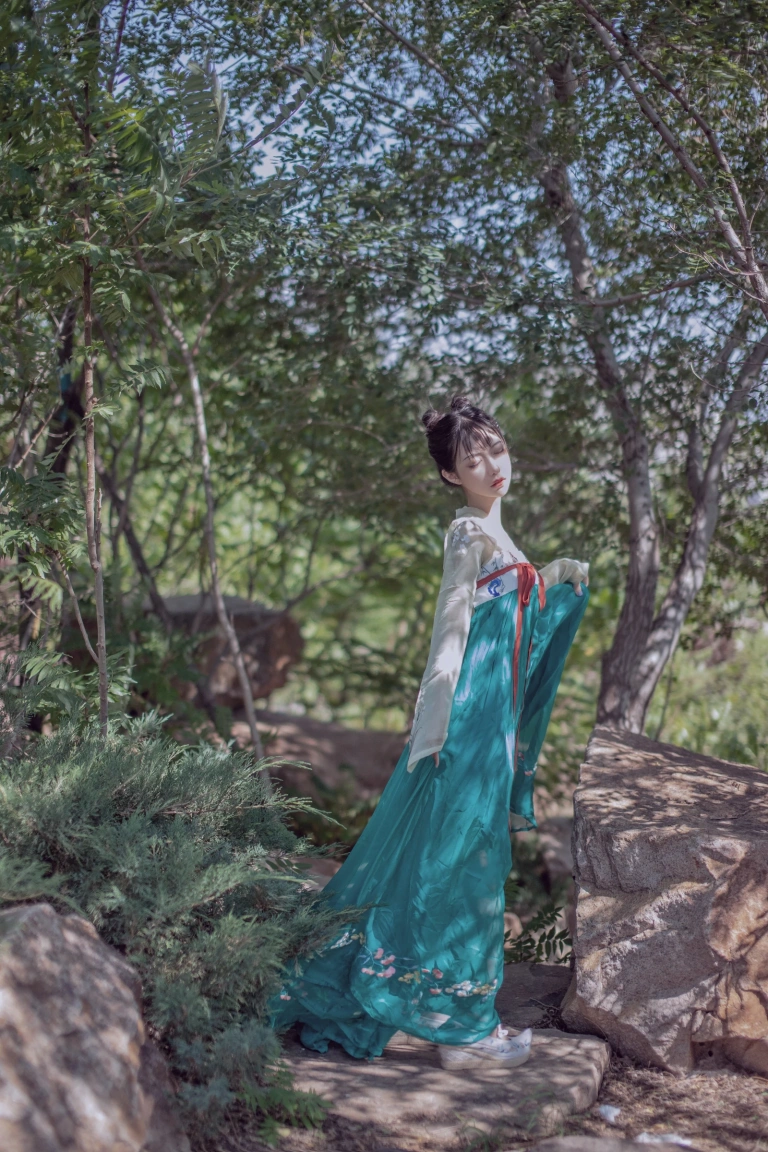 Shika小鹿鹿《中秋》主题写真：18张全套美图