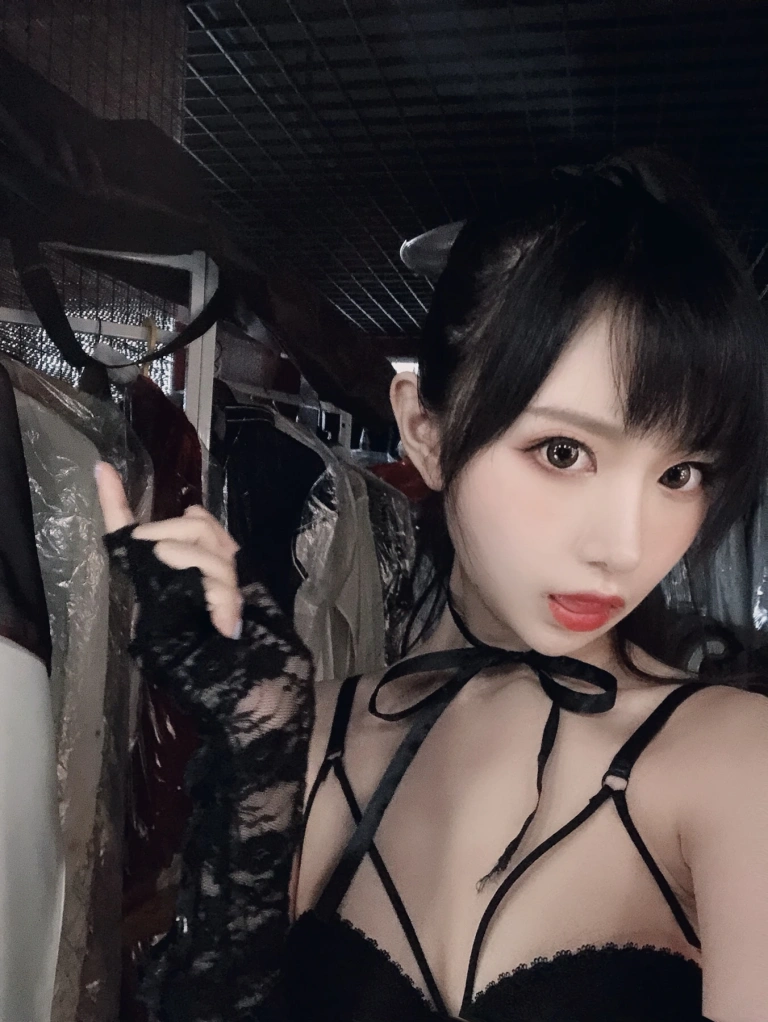 Shika小鹿鹿《妄想天国 真爱版》主题写真：24张全套美图，含3个视频