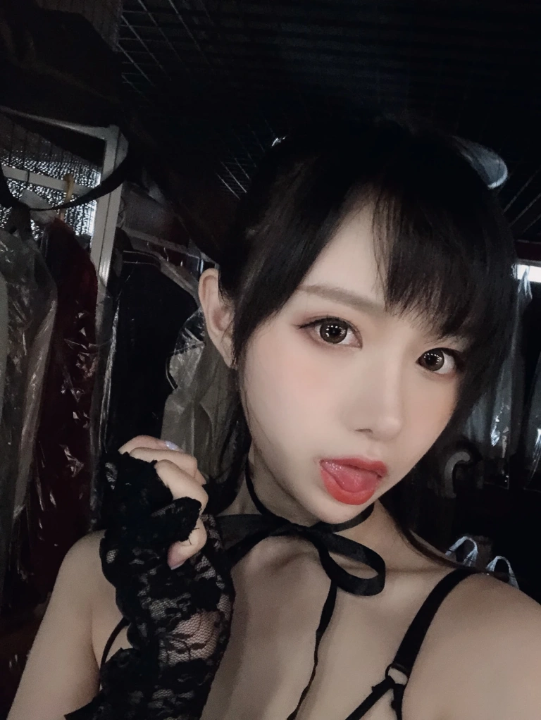 Shika小鹿鹿《妄想天国 真爱版》主题写真：24张全套美图，含3个视频