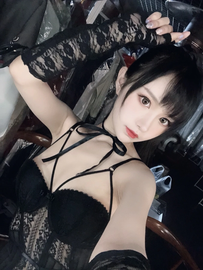 Shika小鹿鹿《妄想天国 真爱版》主题写真：24张全套美图，含3个视频