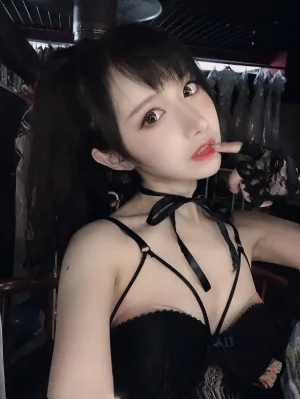 Shika小鹿鹿《妄想天国 真爱版》主题写真：24张全套美图，含3个视频