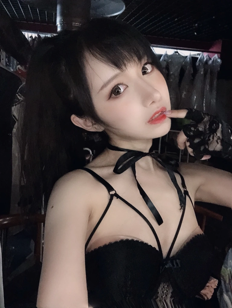 Shika小鹿鹿《妄想天国 真爱版》主题写真：24张全套美图，含3个视频