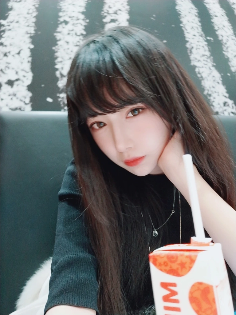 Shika小鹿鹿《东京自拍》主题写真：50张全套美图