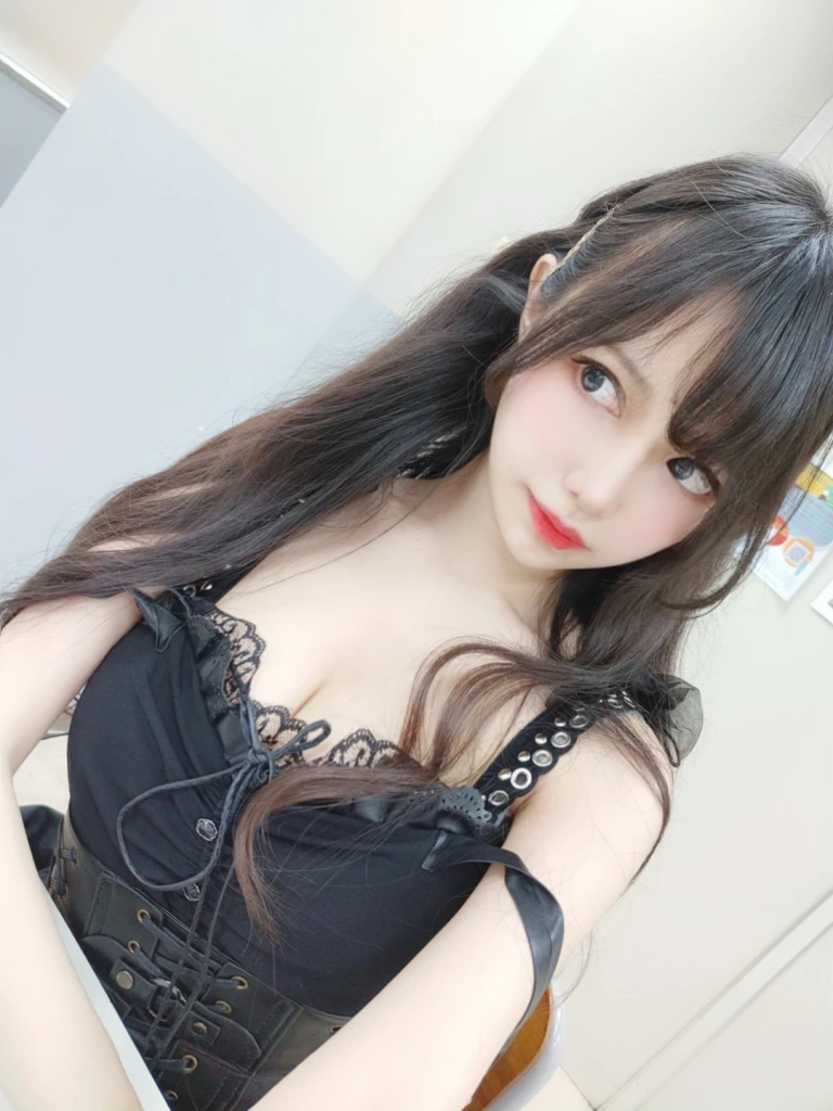Shika小鹿鹿《夏日自拍》主题写真：25张全套美图