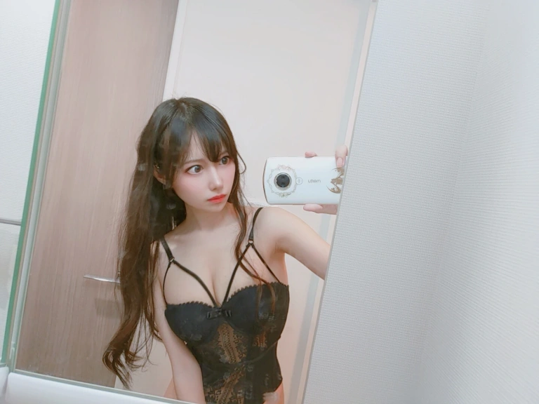 Shika小鹿鹿《夏日自拍》主题写真：25张全套美图