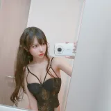 Shika小鹿鹿《夏日自拍》主题写真：25张全套美图
